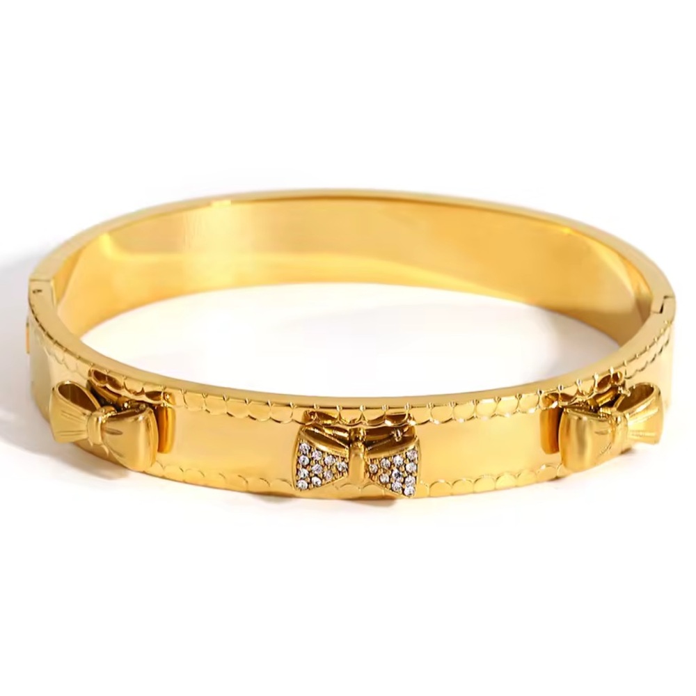 Elegant Gold Bow Bracelet